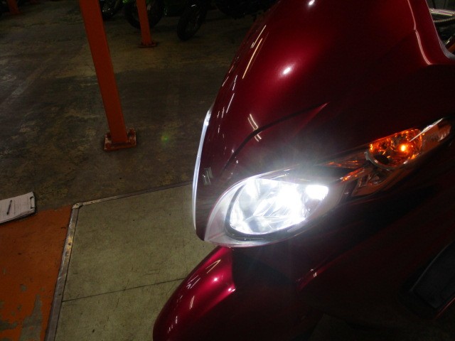 ヘッドライトもかっこいい！！ＬＥＤヘッドライトに交換済み！！夜の走行も楽々！！本当にかっこいい！！